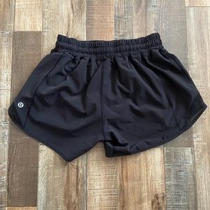 LULULEMON BLACK HOTTY HOT SHORT size 4, good condition!
